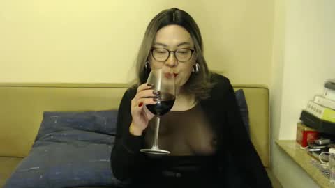 Snapshot of crazychika chatting on 01.06.25 Kelly   online show from 01.06.25