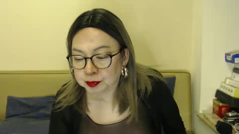 Snapshot of crazychika chatting on 01.12.25 Kelly   online show from 01.12.25