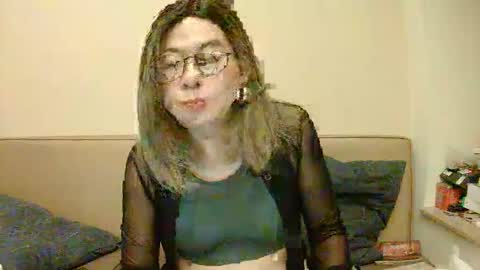 Snapshot of crazychika chatting on 10.19.25 Kelly   online show from 10.19.25