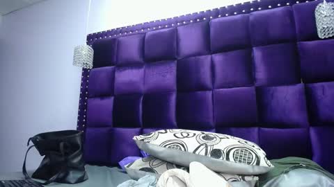 Snapshot of crazyonme chatting on 01.11.25 diosalinda online show from 01.11.25