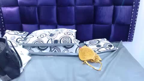 Snapshot of crazyonme chatting on 10.27.25 diosalinda online show from 10.27.25