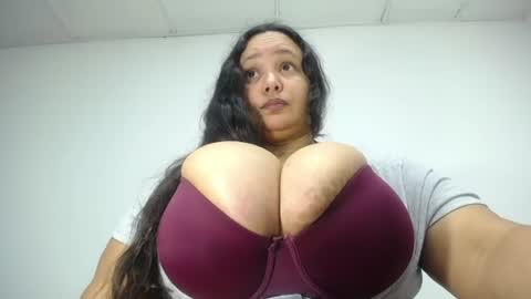Snapshot of crazyonme chatting on 06.10.26 diosalinda online show from 06.10.26