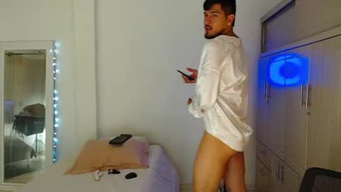 Snapshot of crazyybull chatting on 11.12.25 Bull online show from 11.12.25