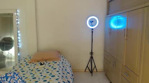 Snapshot of crazyybull chatting on 11.29.25 Bull online show from 11.29.25