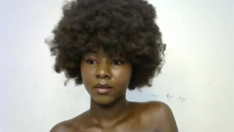 Snapshot of creamybabee chatting on 01.12.25 queen online show from 01.12.25