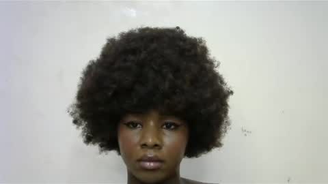 Snapshot of creamybabee chatting on 01.20.25 queen online show from 01.20.25