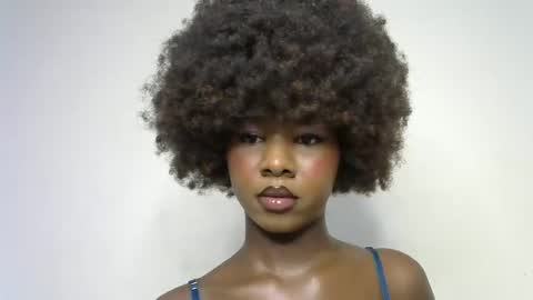 Snapshot of creamybabee chatting on 03.04.25 queen online show from 03.04.25