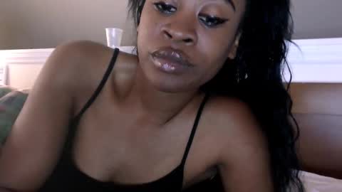 Snapshot of creamycherrypop chatting on 10.26.25 FREE online show from 10.26.25