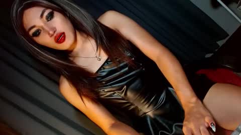 Snapshot of creamycum_celinexxx chatting on 01.10.25 Celine online show from 01.10.25