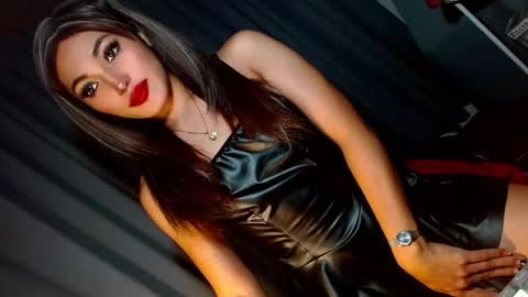 Snapshot of creamycum_celinexxx chatting on 01.12.25 Celine online show from 01.12.25