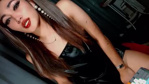 Snapshot of creamycum_celinexxx chatting on 01.18.25 Celine online show from 01.18.25