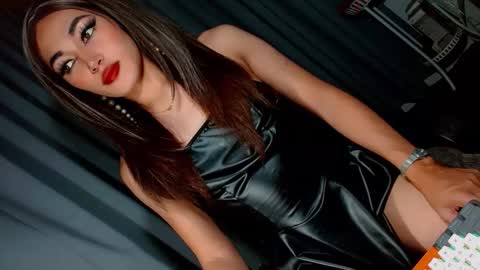 Snapshot of creamycum_celinexxx chatting on 01.18.25 Celine online show from 01.18.25