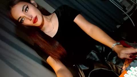 Snapshot of creamycum_celinexxx chatting on 01.23.25 Celine online show from 01.23.25