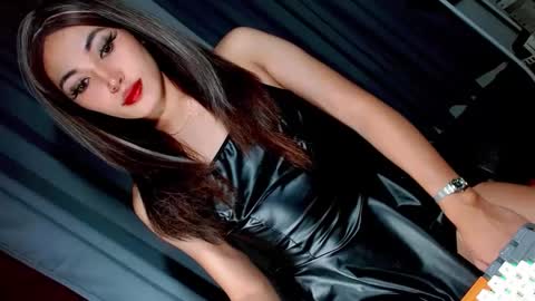 Snapshot of creamycum_celinexxx chatting on 01.28.25 Celine online show from 01.28.25