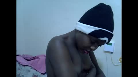 Snapshot of creamyypussyy chatting on 10.03.25 creamyypussyy online show from 10.03.25