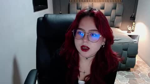 Snapshot of crimson_tati chatting on 12.11.24 Tatiana online show from 12.11.24