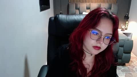 Snapshot of crimson_tati chatting on 12.11.24 Tatiana online show from 12.11.24
