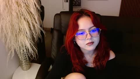 Snapshot of crimson_tati chatting on 12.13.24 Tatiana online show from 12.13.24
