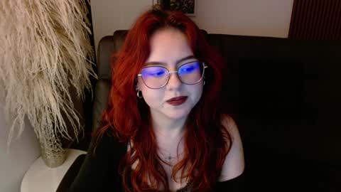 Snapshot of crimson_tati chatting on 12.14.24 Tatiana online show from 12.14.24