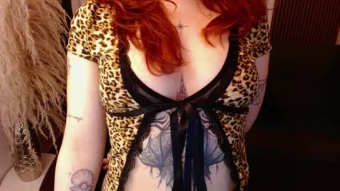Snapshot of crimson_tati chatting on 01.16.25 Tatiana online show from 01.16.25