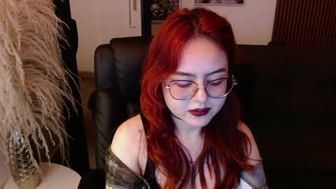 Snapshot of crimson_tati chatting on 01.22.25 Tatiana online show from 01.22.25