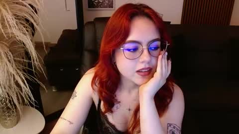 Snapshot of crimson_tati chatting on 02.05.25 Tatiana online show from 02.05.25