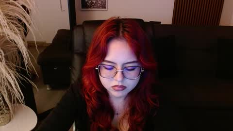 Snapshot of crimson_tati chatting on 02.05.25 Tatiana online show from 02.05.25