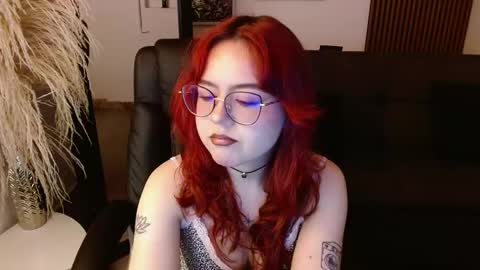 Snapshot of crimson_tati chatting on 02.08.25 Tatiana online show from 02.08.25