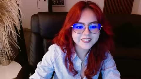 Snapshot of crimson_tati chatting on 02.12.25 Tatiana online show from 02.12.25