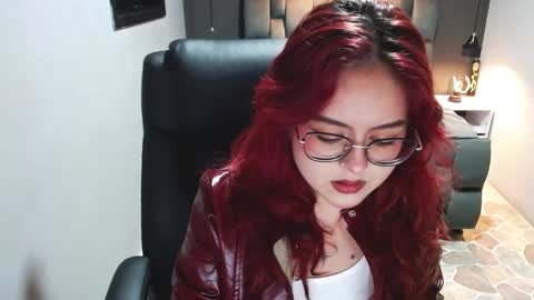Snapshot of crimson_tati chatting on 02.13.25 Tatiana online show from 02.13.25