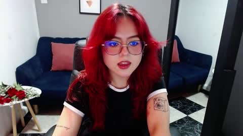 Snapshot of crimson_tati chatting on 02.14.25 Tatiana online show from 02.14.25