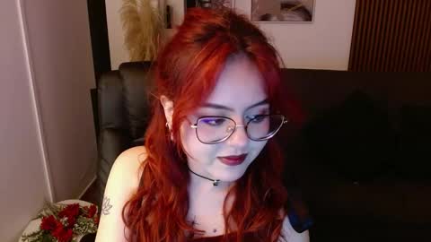 Snapshot of crimson_tati chatting on 02.19.25 Tatiana online show from 02.19.25