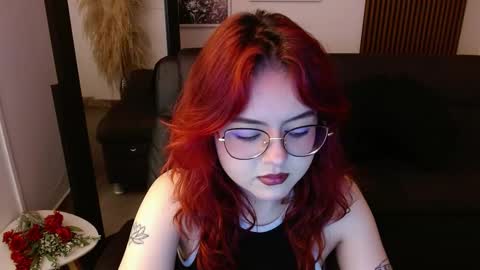 Snapshot of crimson_tati chatting on 02.21.25 Tatiana online show from 02.21.25