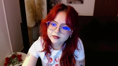 Snapshot of crimson_tati chatting on 02.22.25 Tatiana online show from 02.22.25