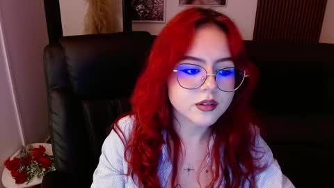 Snapshot of crimson_tati chatting on 02.23.25 Tatiana online show from 02.23.25