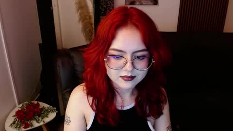 Snapshot of crimson_tati chatting on 03.08.25 Tatiana online show from 03.08.25