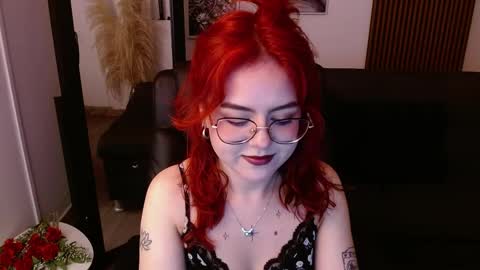 Snapshot of crimson_tati chatting on 03.12.25 Tatiana online show from 03.12.25
