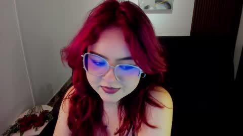 Snapshot of crimson_tati chatting on 09.10.25 Tatiana online show from 09.10.25