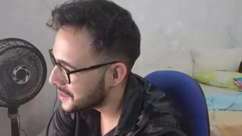 Snapshot of cris_simons chatting on 12.03.24 cris_simons online show from 12.03.24