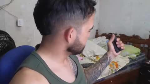 Snapshot of cris_simons chatting on 03.07.25 cris_simons online show from 03.07.25