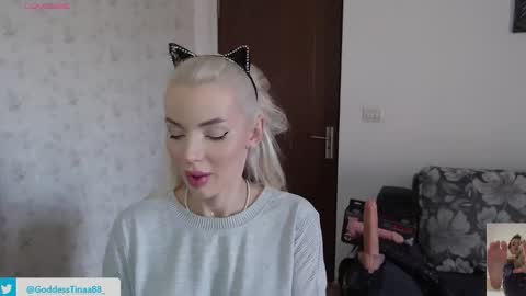 Snapshot of cris_tinne chatting on 10.26.25 cris_tinne online show from 10.26.25