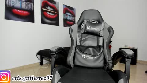 Snapshot of crisgutierrez chatting on 10.03.25 Cris Gutierrez online show from 10.03.25