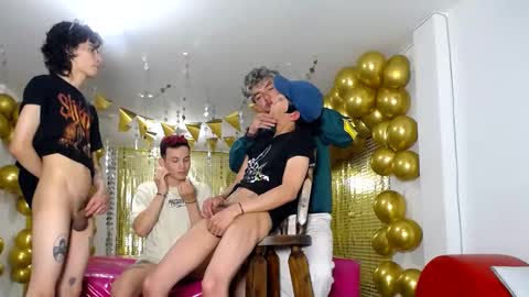 Snapshot of crismens chatting on 12.23.24 crismens online show from 12.23.24