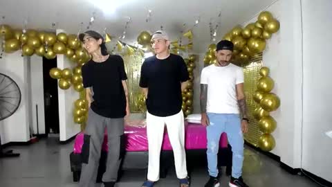 Snapshot of crismens chatting on 01.07.25 crismens online show from 01.07.25