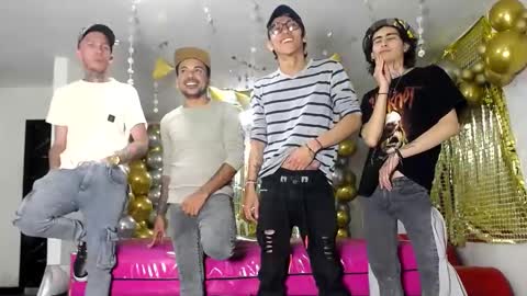 Snapshot of crismens chatting on 02.04.25 crismens online show from 02.04.25