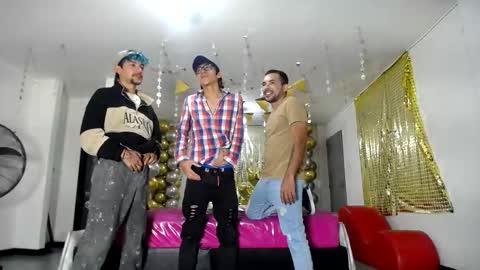 Snapshot of crismens chatting on 02.07.25 crismens online show from 02.07.25