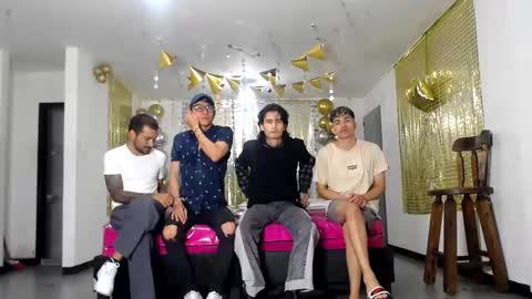 Snapshot of crismens chatting on 02.15.25 crismens online show from 02.15.25