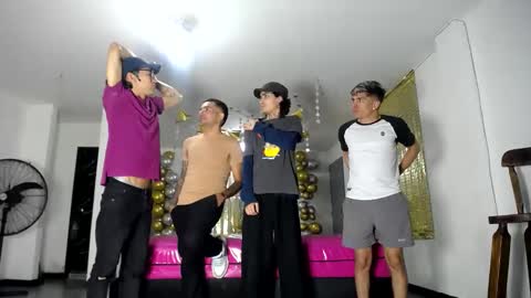 Snapshot of crismens chatting on 02.16.25 crismens online show from 02.16.25