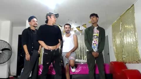 Snapshot of crismens chatting on 03.04.25 crismens online show from 03.04.25