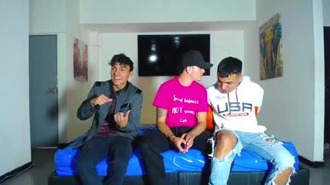 Snapshot of crismens chatting on 09.13.25 crismens online show from 09.13.25